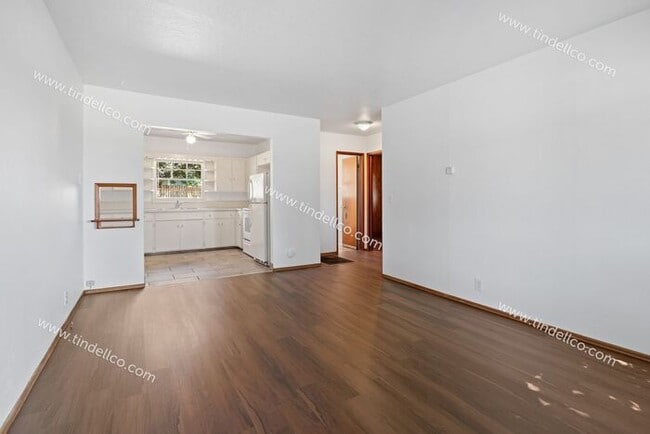Building Photo - Charming 2-Bedroom Ranch with Garage & Fen...