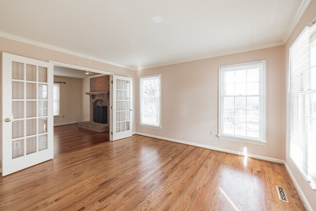 Building Photo - 4840 Teen Barnes Rd