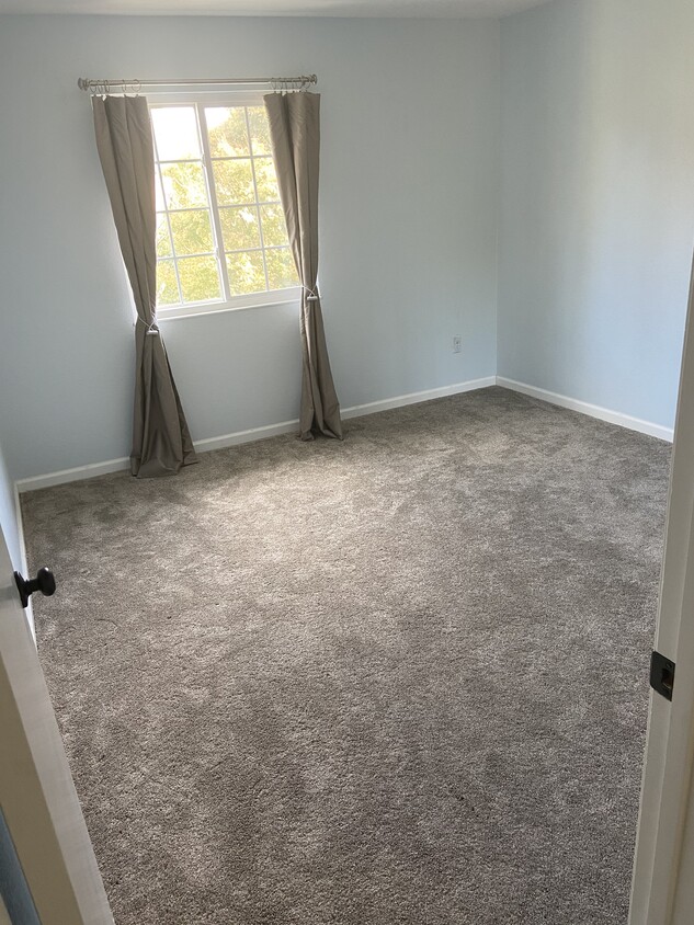 Large 11.5 x 11.5 bedroom with new carpeting - 546 Benbo Dr