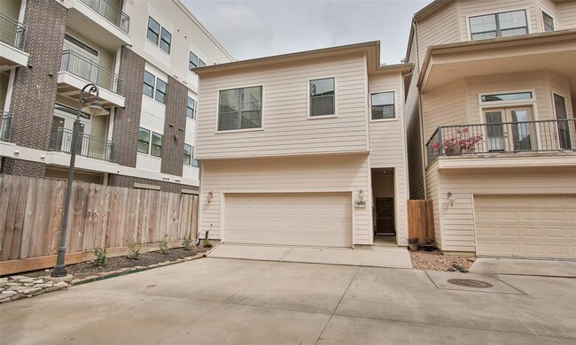 Building Photo - 908 Garden Oaks Terrace
