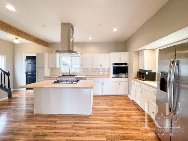 Foto del edificio - 3BR Bremerton Home with Vintage Charm & Mo...