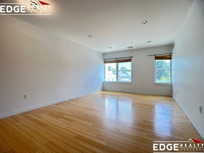 Foto del edificio - 82 Chestnut Hill Ave