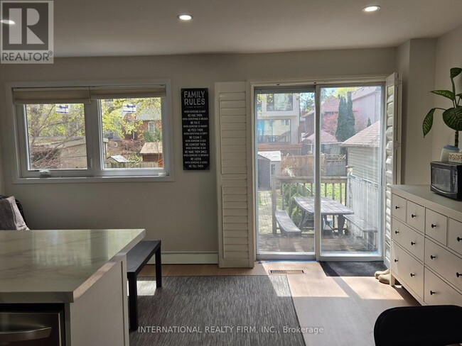 Building Photo - 261 Soudan Ave