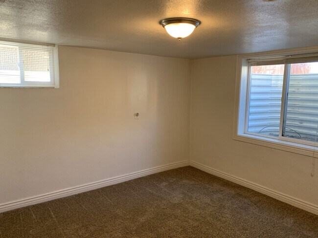 Foto del edificio - 685 E 9th N St