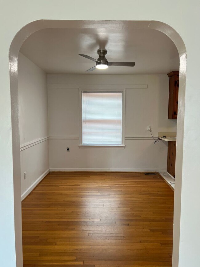 Building Photo - 11 Markham Dr