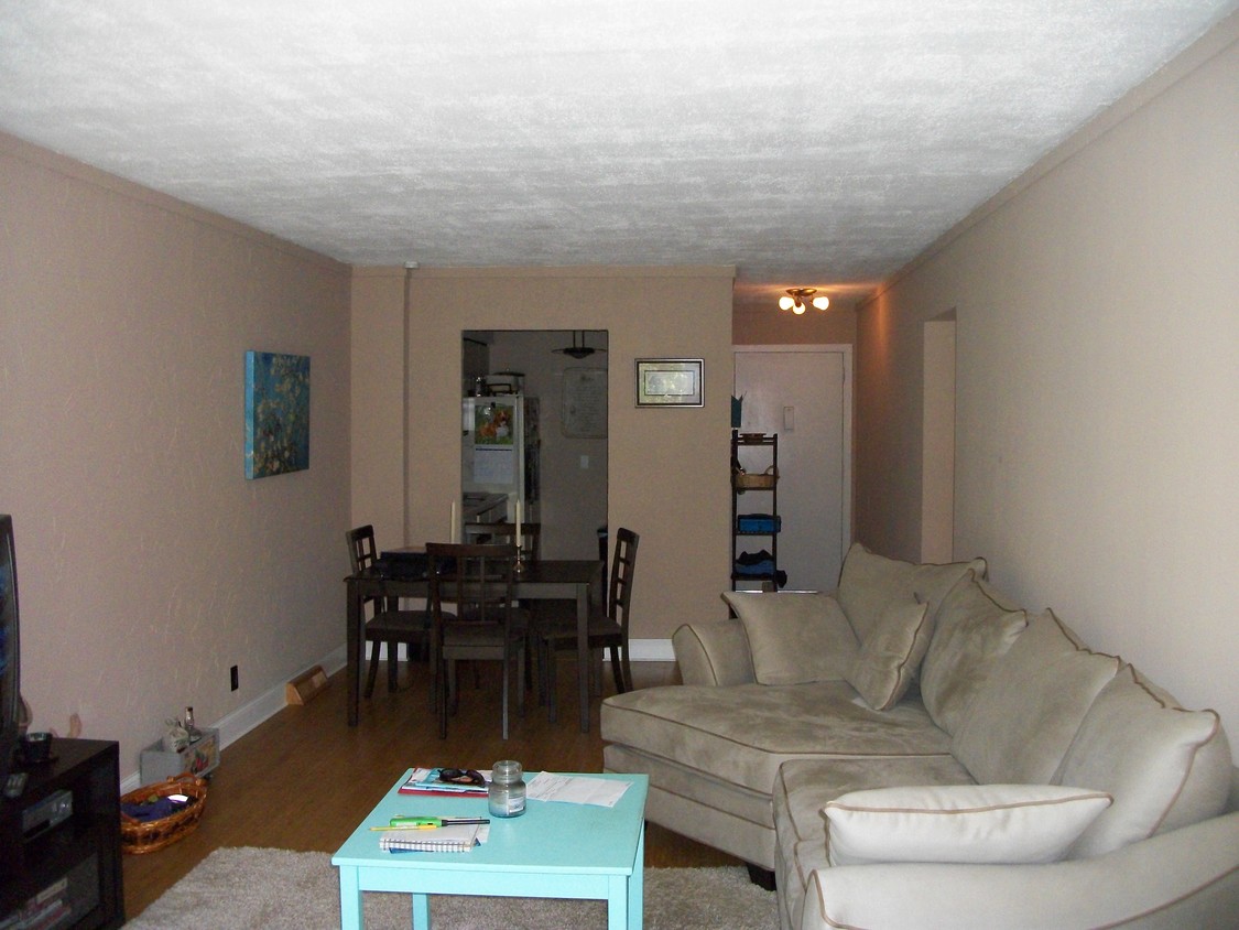 Primary Photo - 648 Summit House