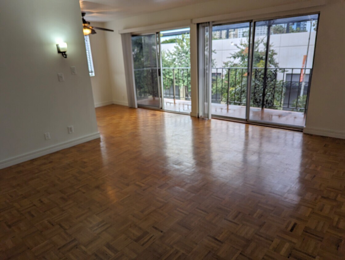living room - 615 E Broadway
