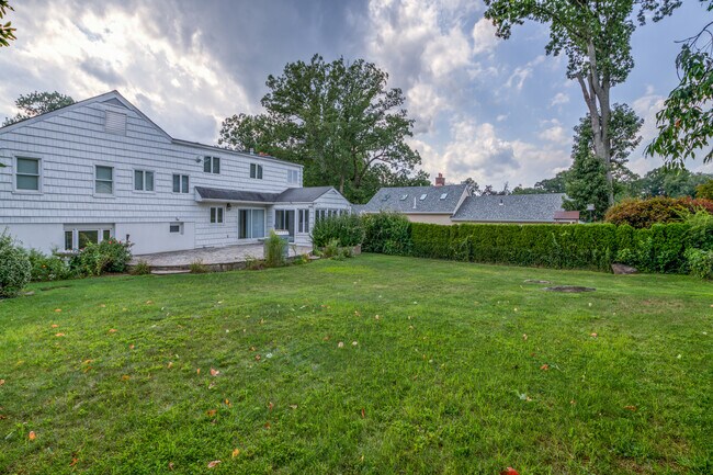 Building Photo - 14 Dimsdale Dr