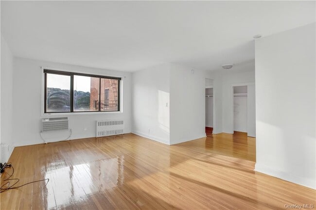 Building Photo - 411 Bronx River Rd