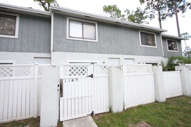 Foto del edificio - 1145 Goldenrod Rd