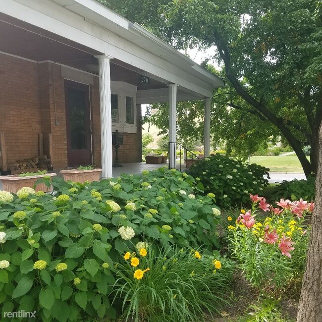 Building Photo - 4 br, 2.5 bath House - 520 University Ave NE