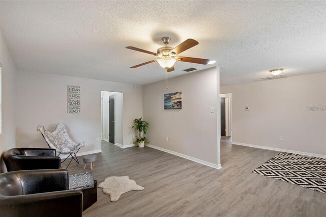 SALA DE ESTAR Y COMEDOR - 1416 San Juan Ct