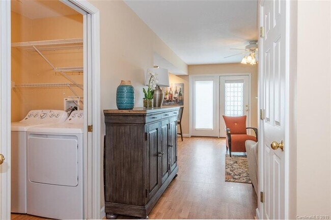 vista desde la entrada - 606 Olde Covington Way
