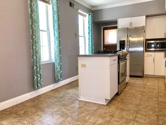 Building Photo - Charming 2 Bedroom/2 Bathroom Townhome in Federal Hill W/ Parking