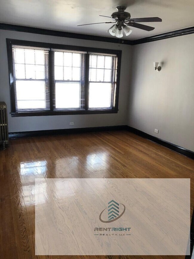Foto del edificio - 4645-51 North Elston