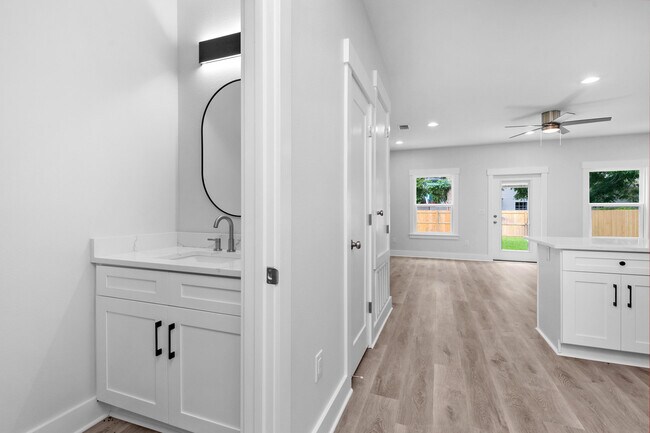 Building Photo - 30 Harbeson Ave NE