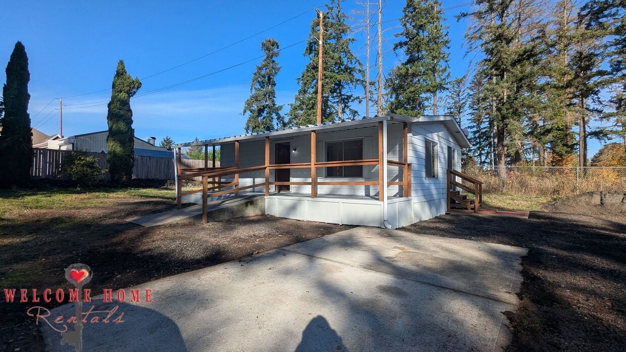 Primary Photo - Huge fenced lot - bring your boat, trucks,...