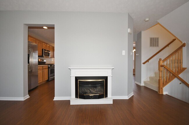 Building Photo - 3 Bedroom Townhouse