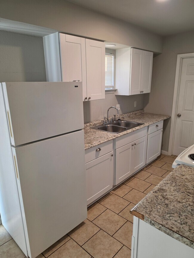 Building Photo - 5906 Deer Horn Dr.