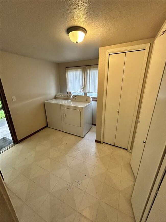 Foto del edificio - 3 Bedroom, 1 Bathroom House in Lynden