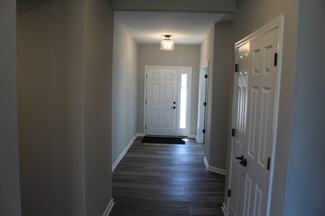 Building Photo - Available Now! Beautiful 4 BR in Brownsburg!