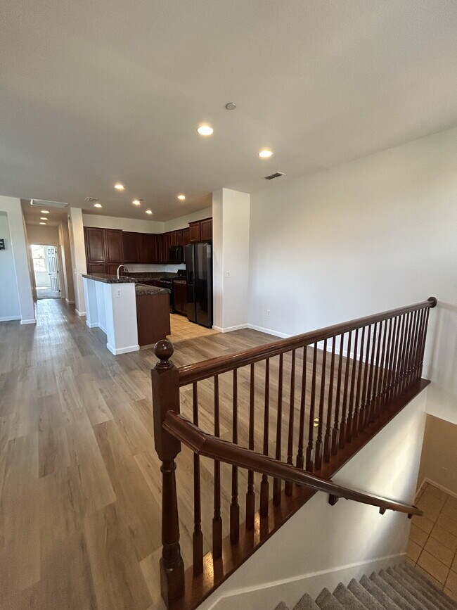 Foto del edificio - Beautiful 2 bd 2 bath Condo in Folsom