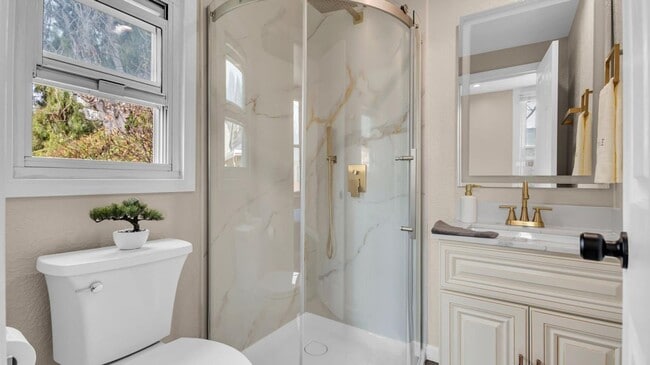 Building Photo - Downtown San Jose- beautifully renovated 3 bed/2 bath house with central heating and A/C