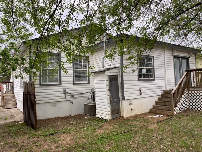 Building Photo - 2118 Burnet St