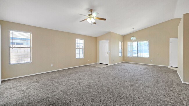Foto del edificio - Area that's always in high demand!