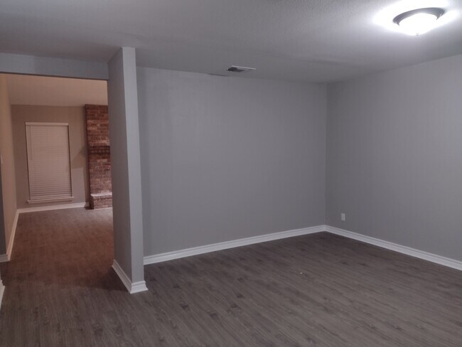 Formal Living (11x17) - 4634 Briardale St