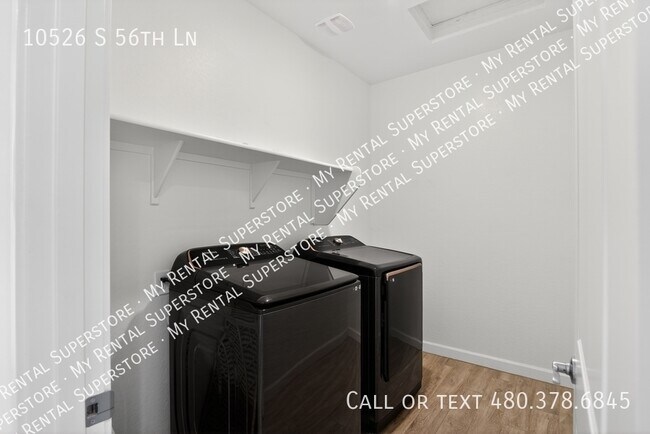Foto del edificio - 10526 S 56th Ln