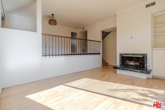 Foto del edificio - 11260 Overland Ave
