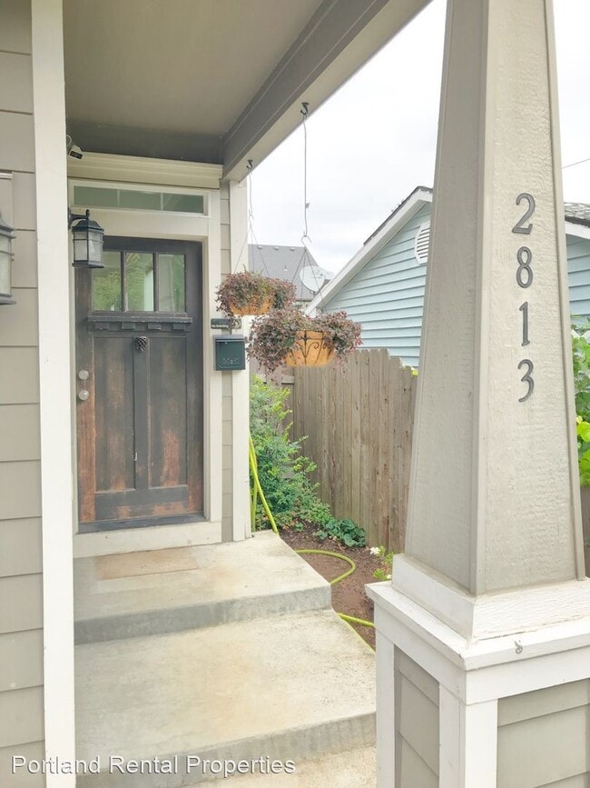 Building Photo - 3 br, 2.5 bath House - 2813 N. Argyle St.
