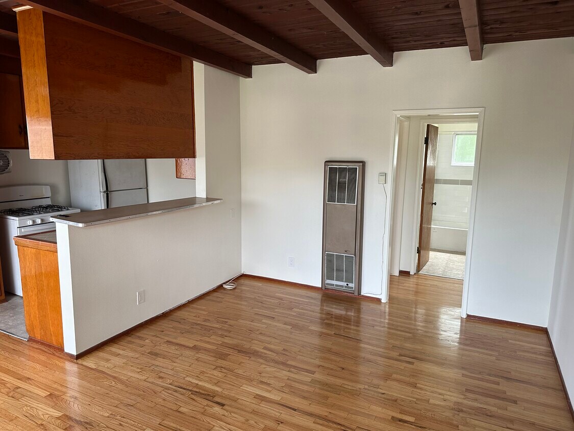 Living room - 6000 Hillandale Dr