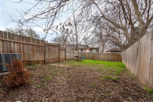 Building Photo - 2301 Tern Cir