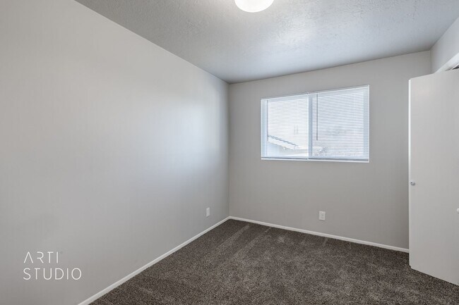 Building Photo - Remodeled 4 bedroom, 2 bathroom Home