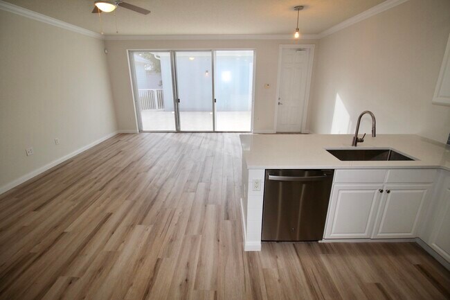 Foto del edificio - 1388 Ramsey Way