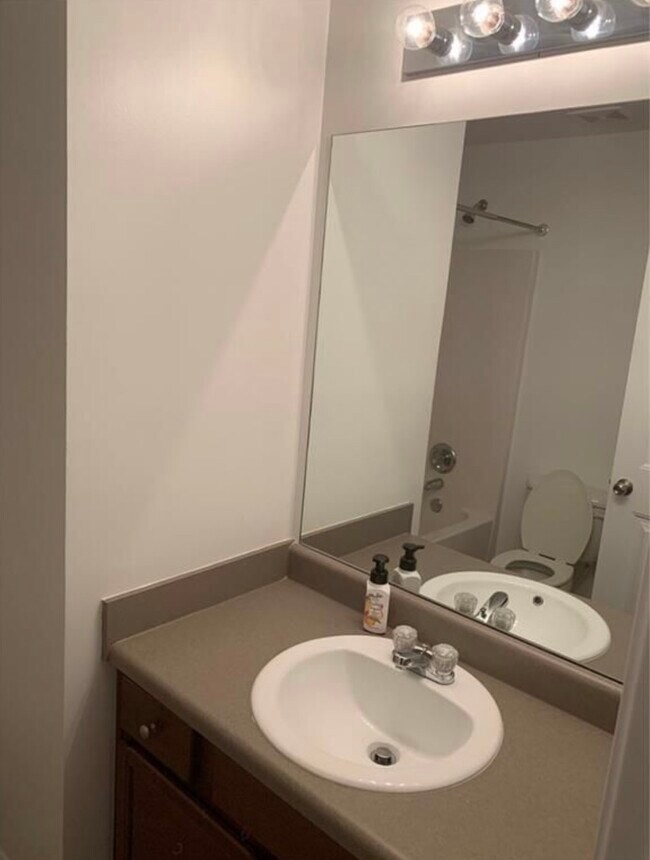 Foto del edificio - 805 Pleasant Hill Rd NW