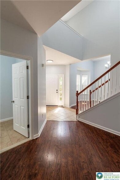Building Photo - 835 Spring White Dr