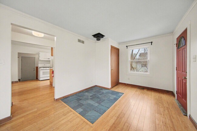 Foto del edificio - 808 E Cross St