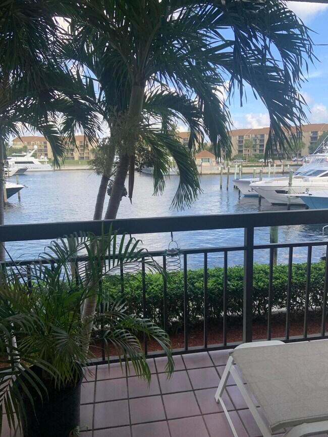 Building Photo - 2401 Marina Isle Way