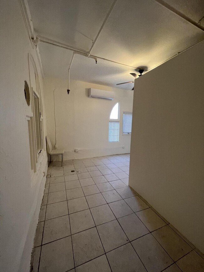 Building Photo - 4211 Parker Ave