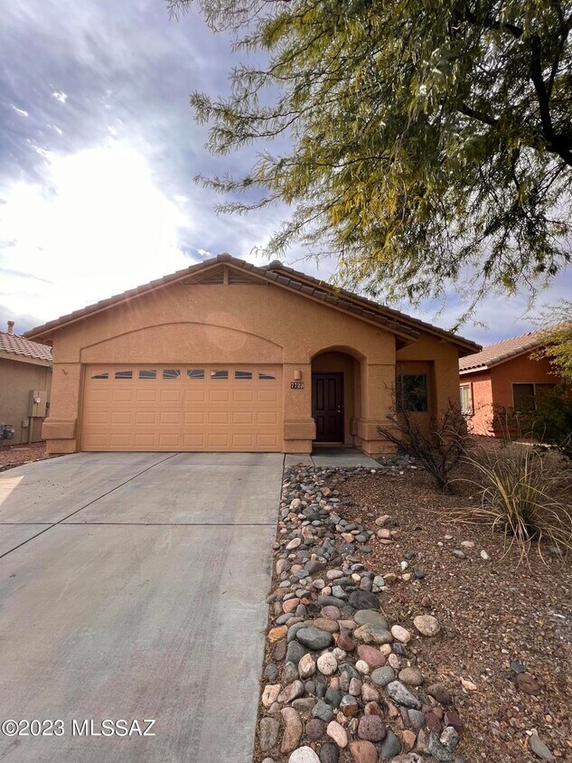 Primary Photo - 7723 W Sombrero View Ln
