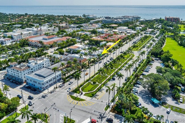 Building Photo - 255 Royal Poinciana Way