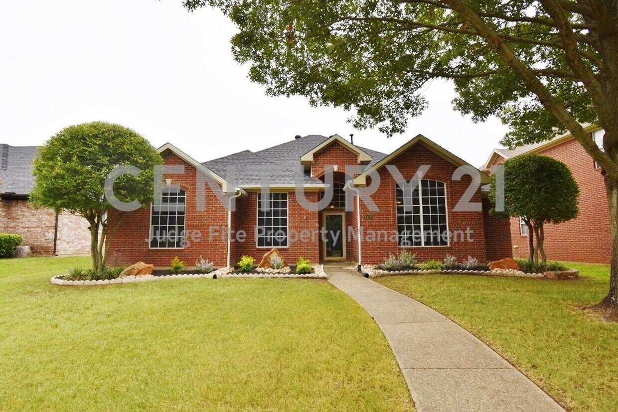 1402 Lost Creek Dr, DeSoto, TX 75115 House Rental in DeSoto, TX