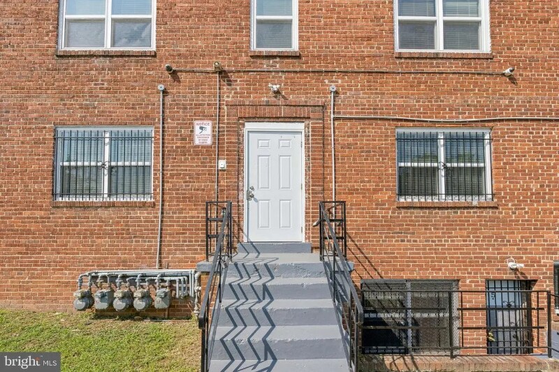 Primary Photo - 430 Condon Terrace SE