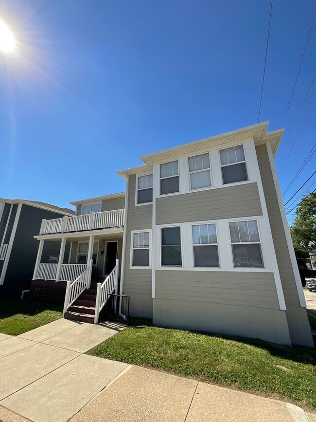 Foto del edificio - ***AVAILABLE AUGUST 2027*** 4 bed, 2 bath house LARGE GROUP OPTION : 18- 20!