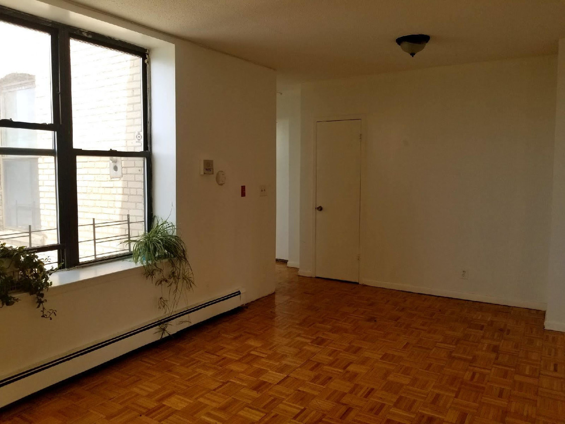 Primary Photo - 147-28 90th Ave