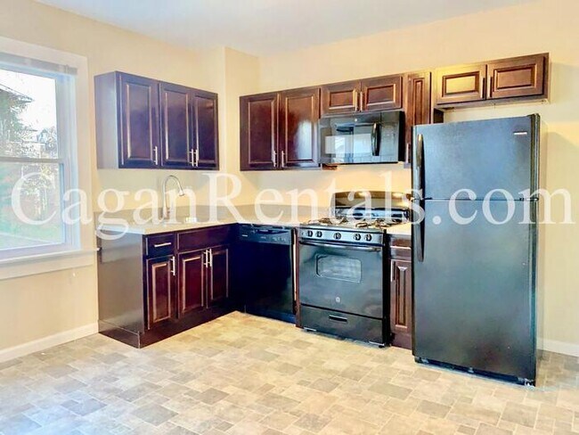 Building Photo - Updated 3-bedroom in Trenton!