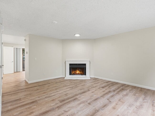 Building Photo - 6005